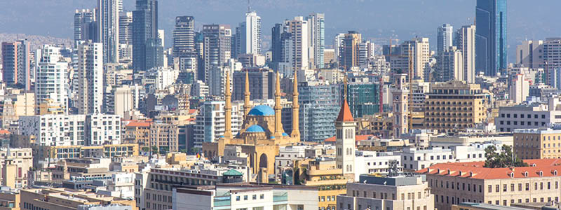 Utsikt över Beirut med moskéen Mohammad Al-Amin och katedralen Saint George i centrum, Libanon.